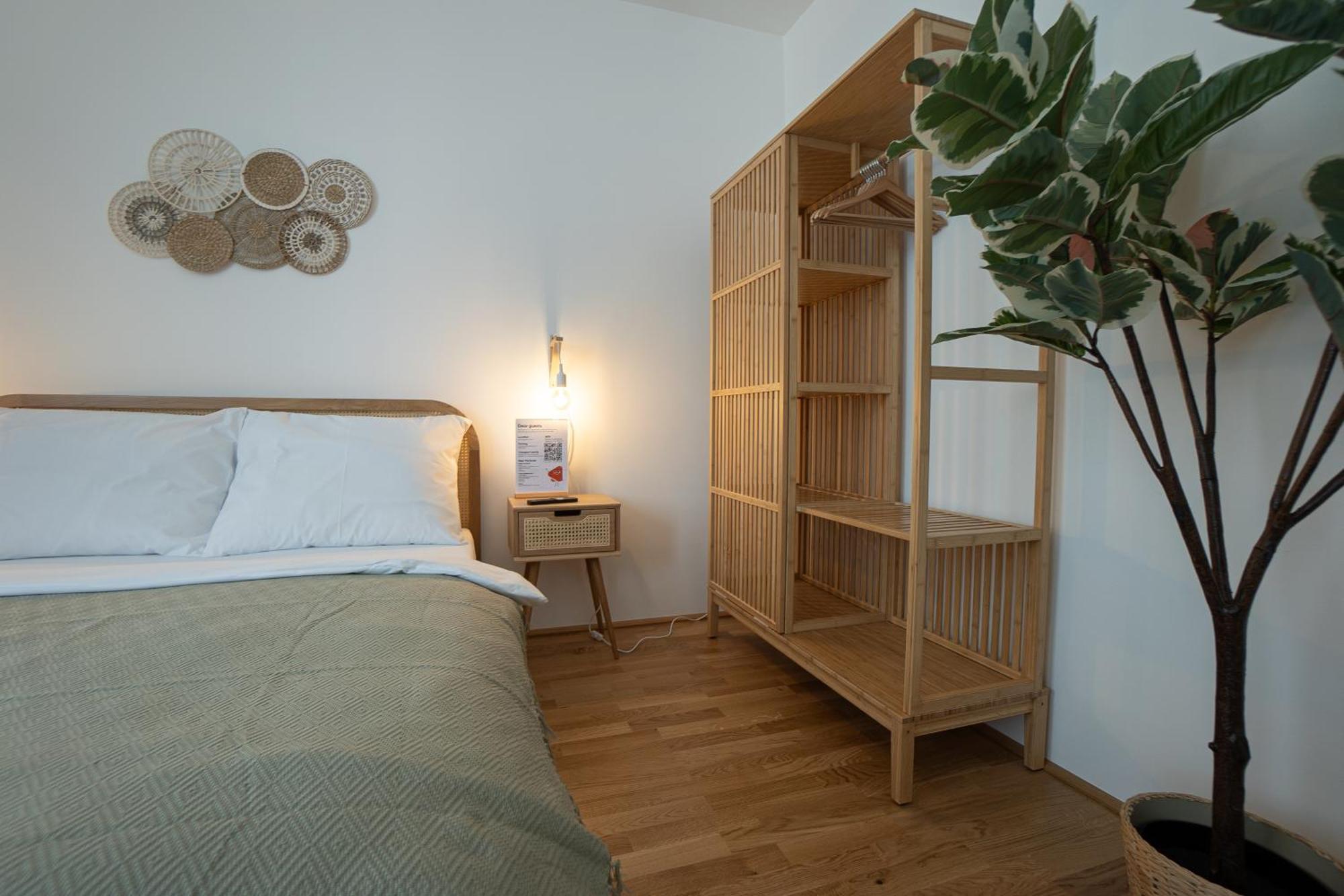 Bright Modern In Center With A Queen Bed Apartamento