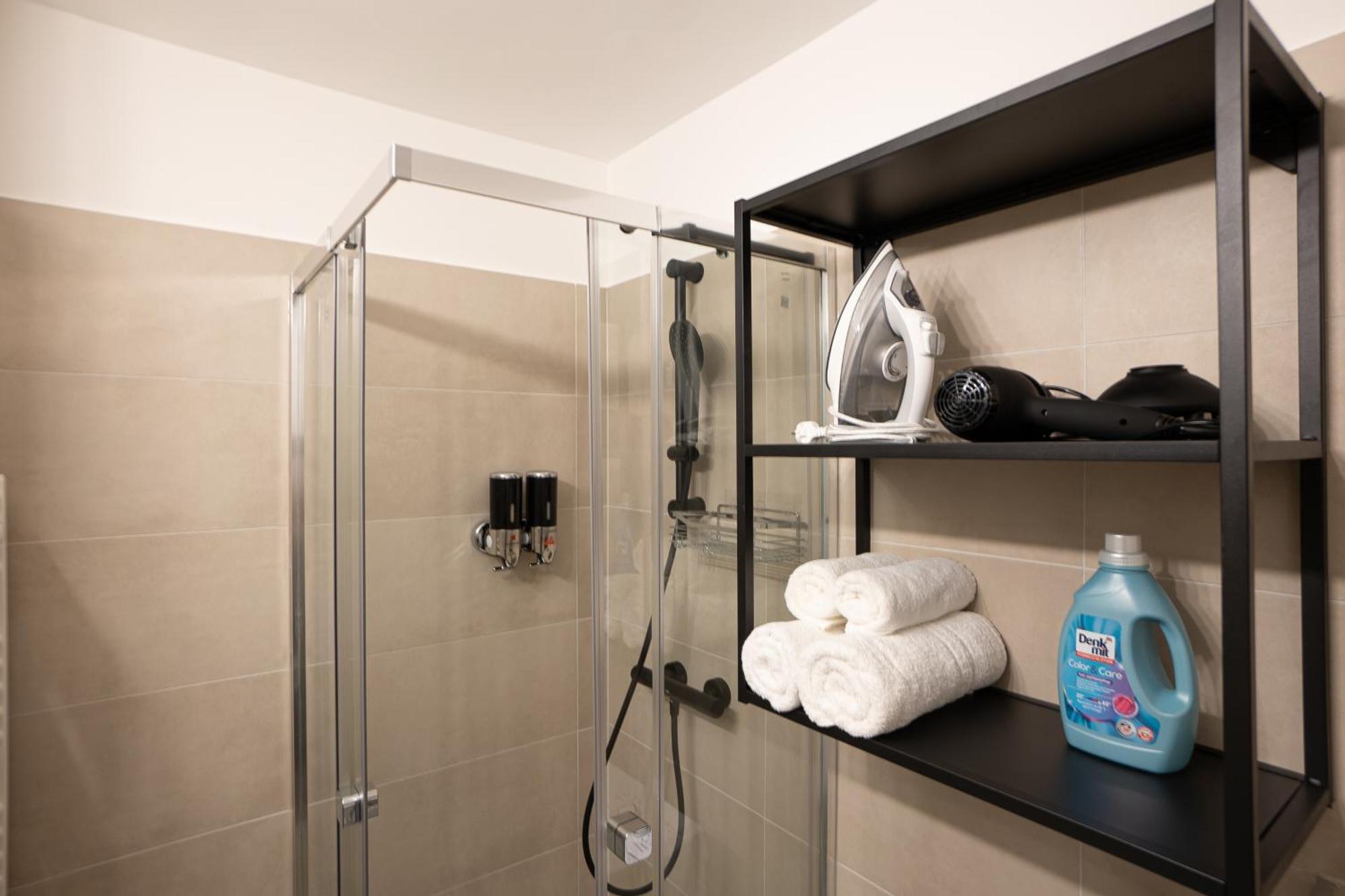 Bright Modern In Center With A Queen Bed Apartamento *
