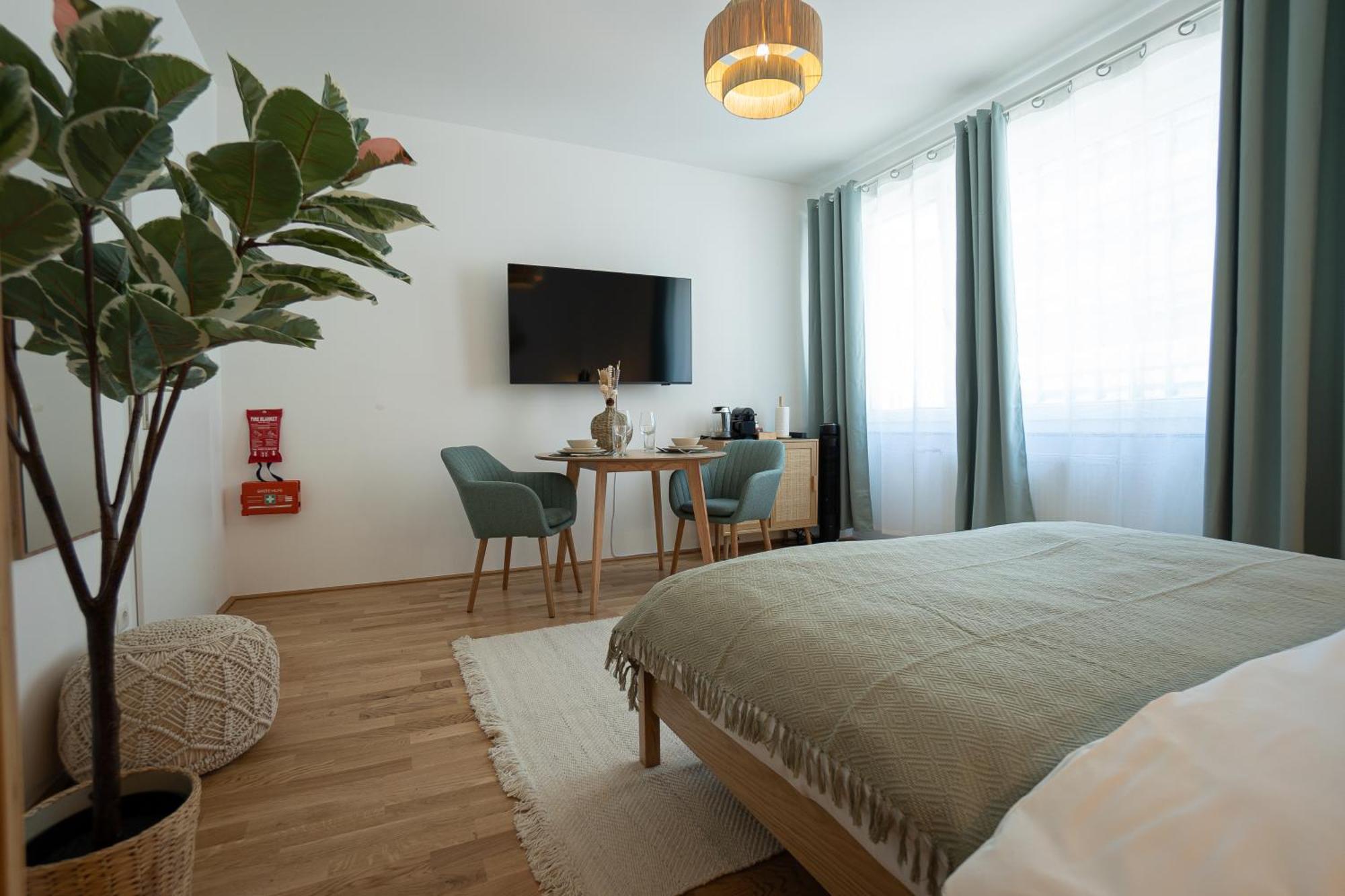 Bright Modern In Center With A Queen Bed * Viena